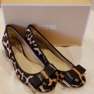 Michael Koss Kiera Mid Pumps